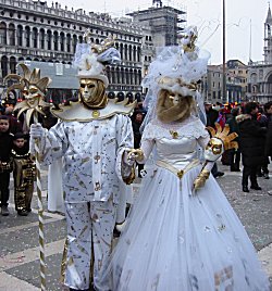 Sole e luna nei colori bianco e oro