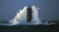 Il mare sembra assalire il faro di Finistere, Bretagna