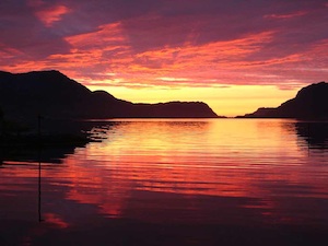 Le magiche luci di un tramonto norvegese, ritratte in un loro viaggio da Stojan e Carla