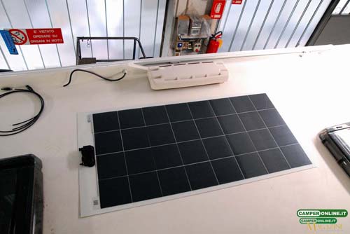Installazione pannello solare flessibile Gioco Solutions - CamperOnLine  Magazine