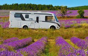 CamperOnRide: dalle Alpi all’Alta Provenza con il Laika Kosmo 909